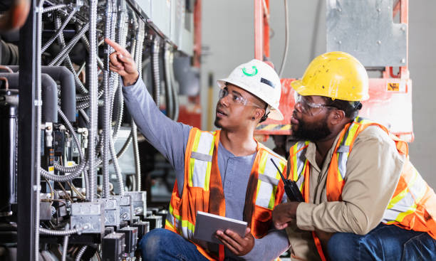 Best Local Electrician Companies  in Martinsvle, IL